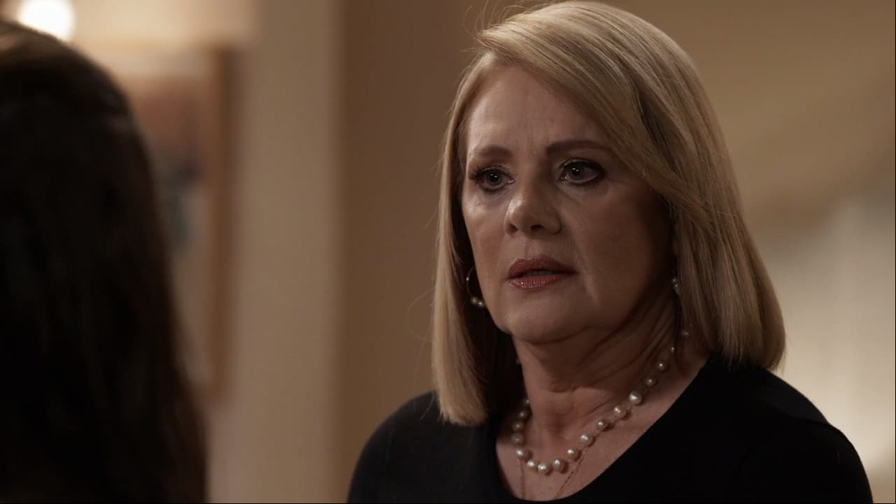 Estela descubre que Elena y Renzo son amantes