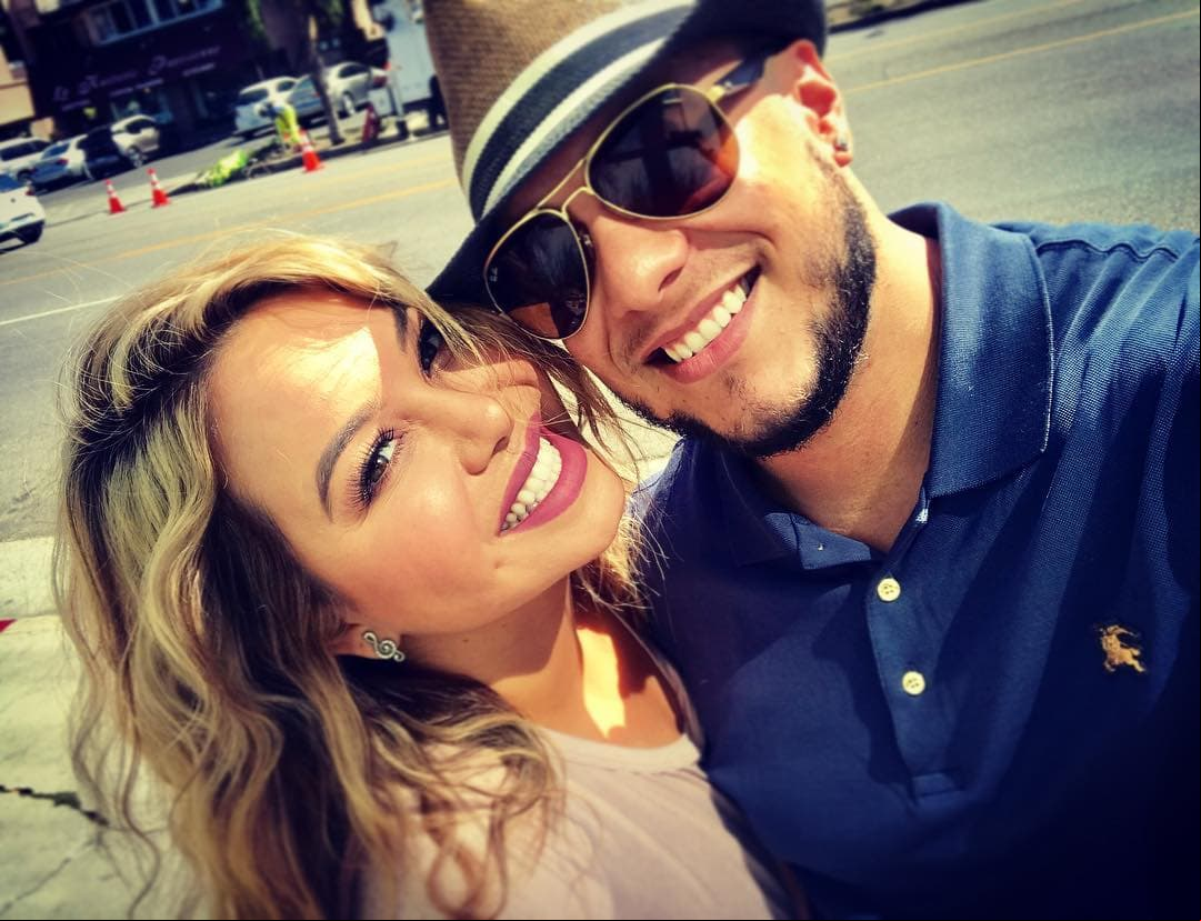 Semanas después, Lorenzo confirmó que habían retomado su relación, pero que evitarían dar detalles a la prensa, celebrando en agosto su primer aniversario. “Hace un año tú cambiaste mi vida para algo mejor. Me haces ser un mejor hombre, padre, amigo, artista e hijo. Eres mi mejor amiga y el amor de mi vida, espero estar otros 100 años a tu lado aprendiendo con mucha diversión y amor”, dijo el intérprete en su cuenta de Instagram.