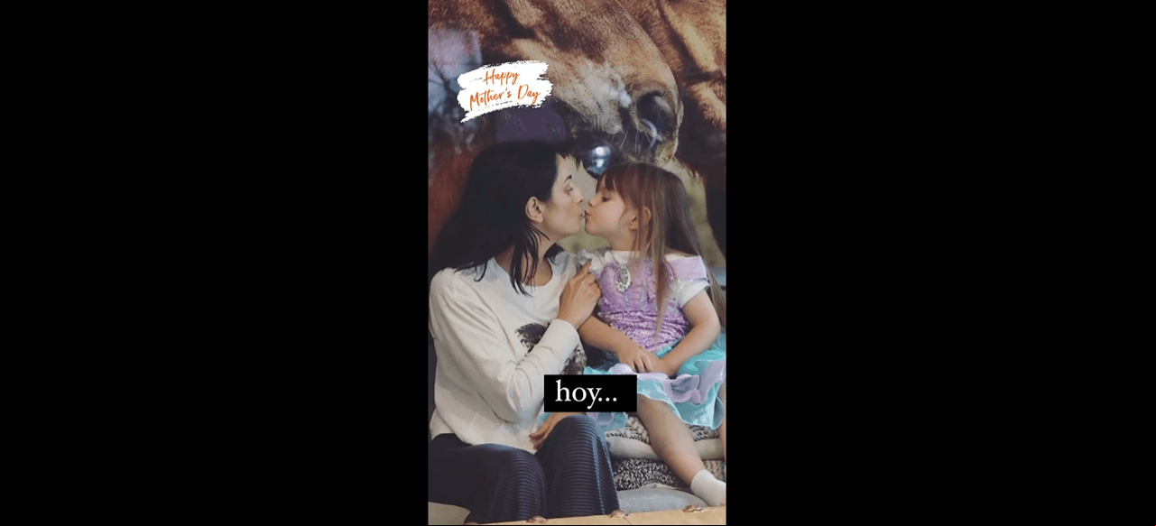 Además de las fotos de la celebración, Aislinn Derbez lanzó una encuesta para saber si Kailani y ella se parecían. “Yo a la edad de Kai, ¿será que nos parecemos?”, indicó.