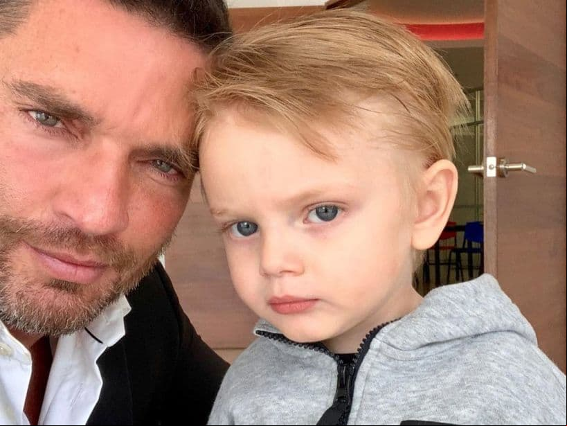 ¿Puede ser ilegal tomarle una foto a tu hijo como se le cuestionó a Julián Gil?