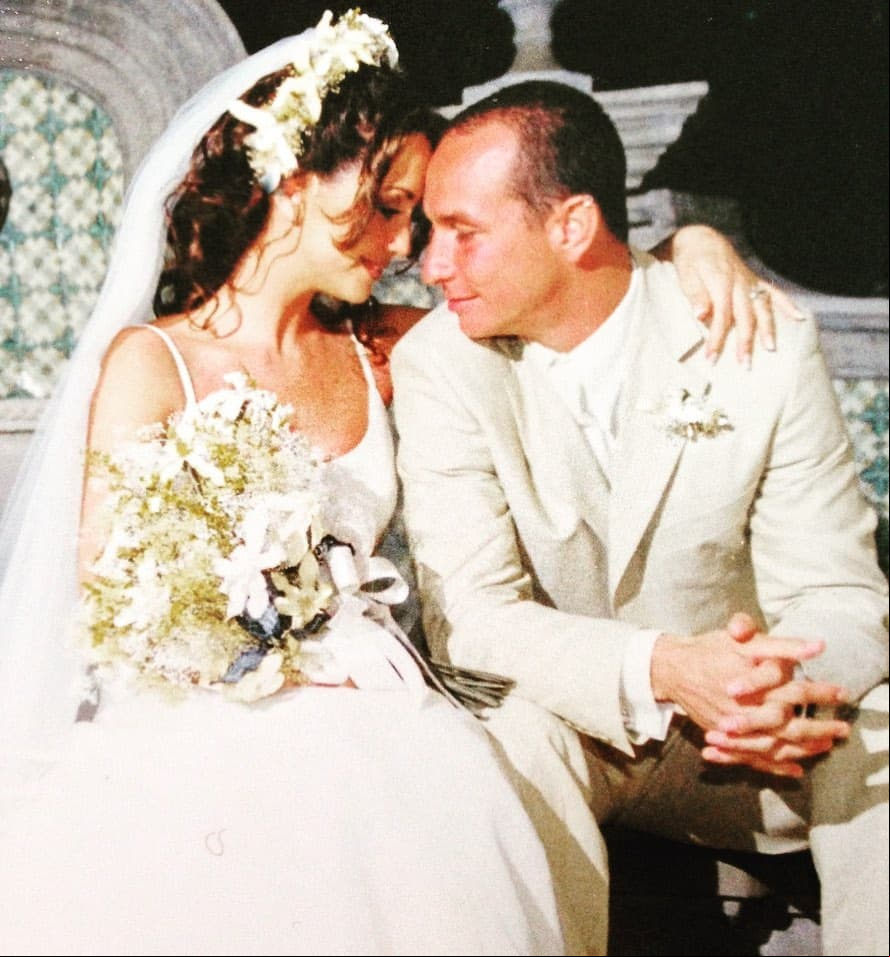 Andrea Legarreta fue una de las primeras famosos en compartir una fotografía del día de su boda con Erik Rubín para celebrar San Valentín. “Te amaba... Te amo... Y te amaré... #NosAmo @erikrubinoficial Sigamos aprendiendo y practicando el verbo #Amar #FelizDíaDeSanValentín #happyvalentinesday", anotó en Instagram.