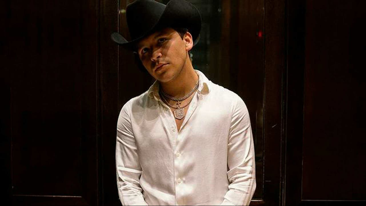 Christian Nodal está de luto y da el último adiós a su abuelita con conmovedores videos