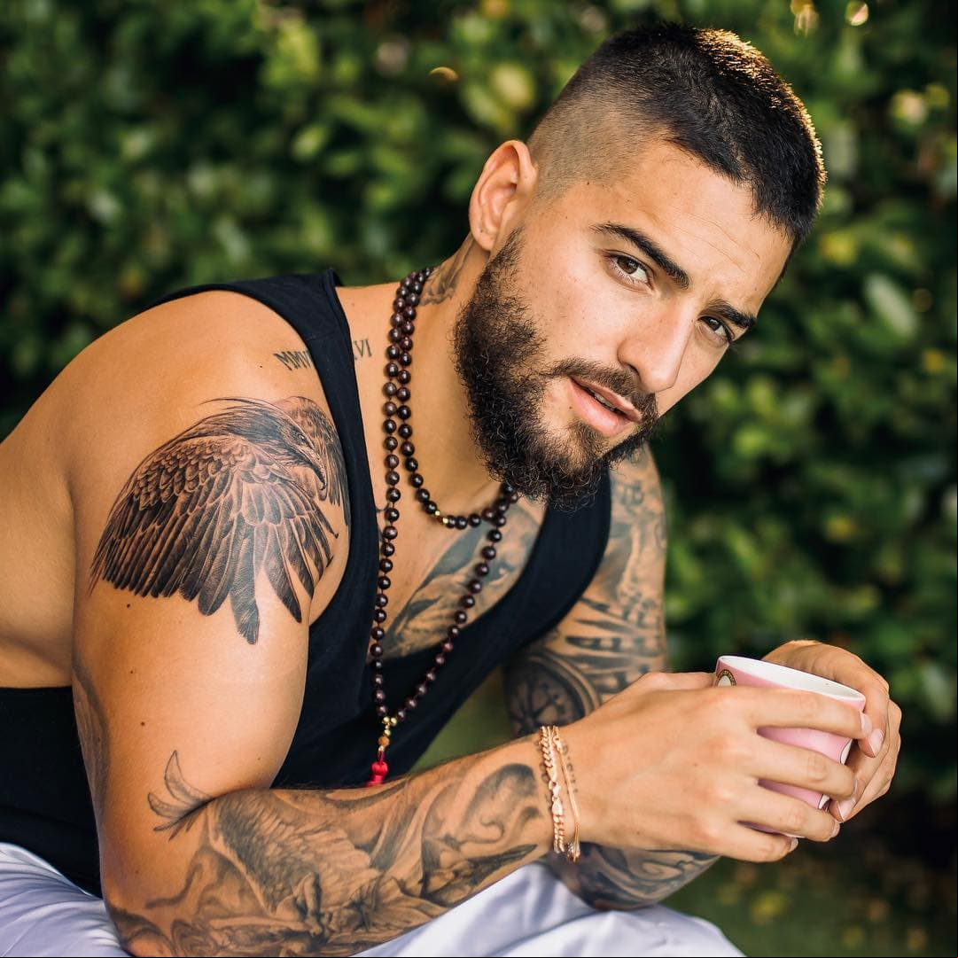 Maluma. En 2016 el cantante relató en el programa ‘Al punto’ de Jorge Ramos que fue discriminado en un restaurante por hablar en español.