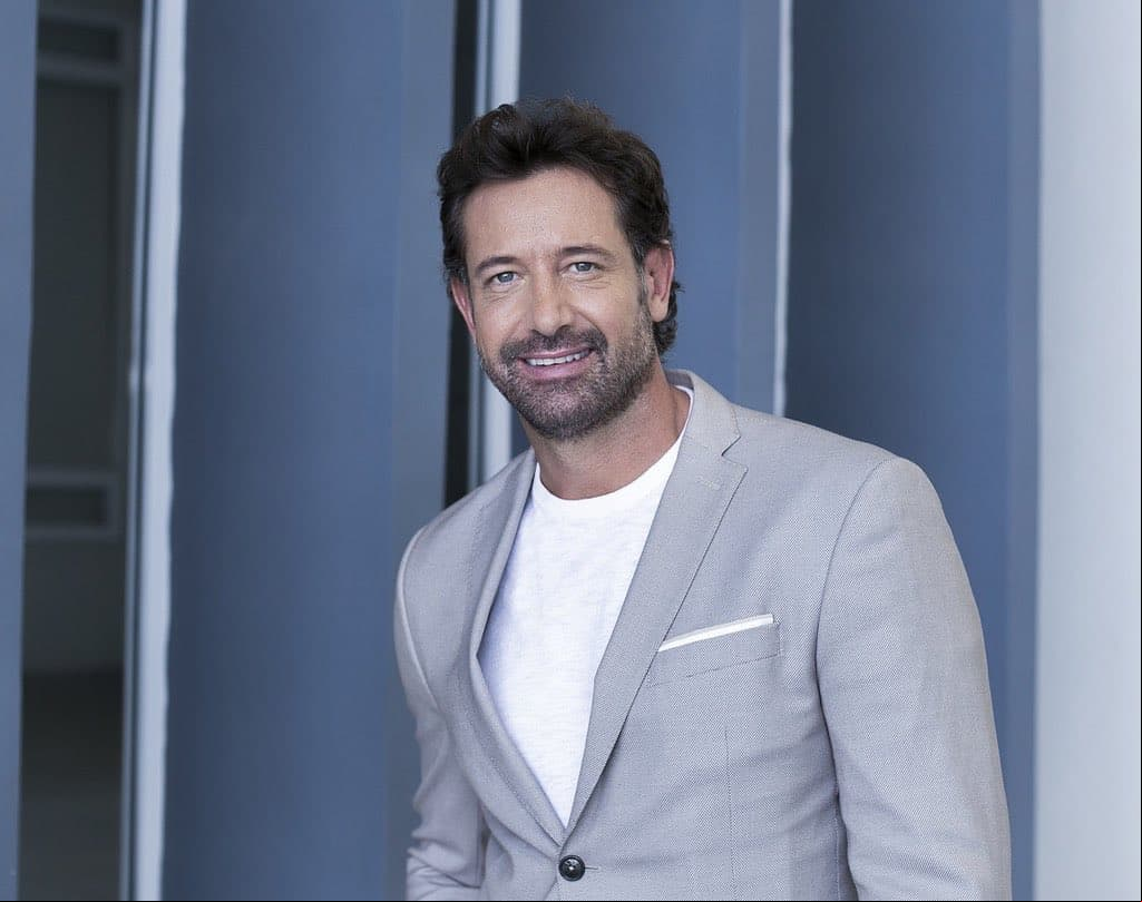Gabriel Soto dará vida a ‘Pedro’, un hombre con un estilo elegante y casual, y cuyo vestuario revela mucho sobre su personalidad. Además, el amor lo sorprenderá de la forma que menos esperará.