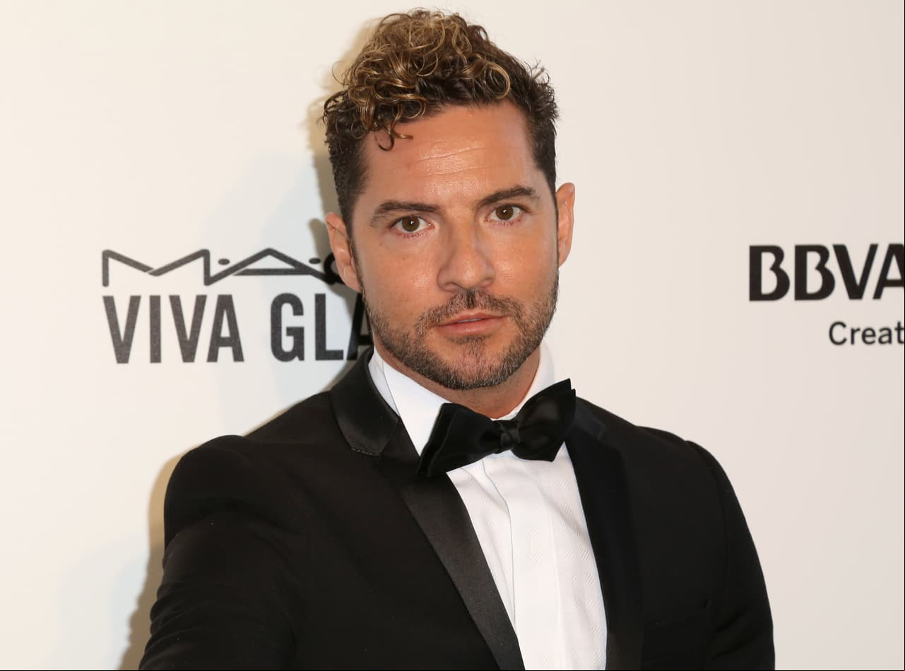 David Bisbal se convierte en papá de un niño y lo anuncia con tierna foto