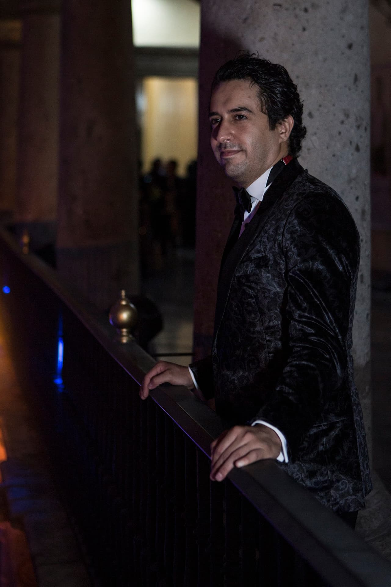 Daniel Tovar decidió lucir un traje de Welton & Sons.