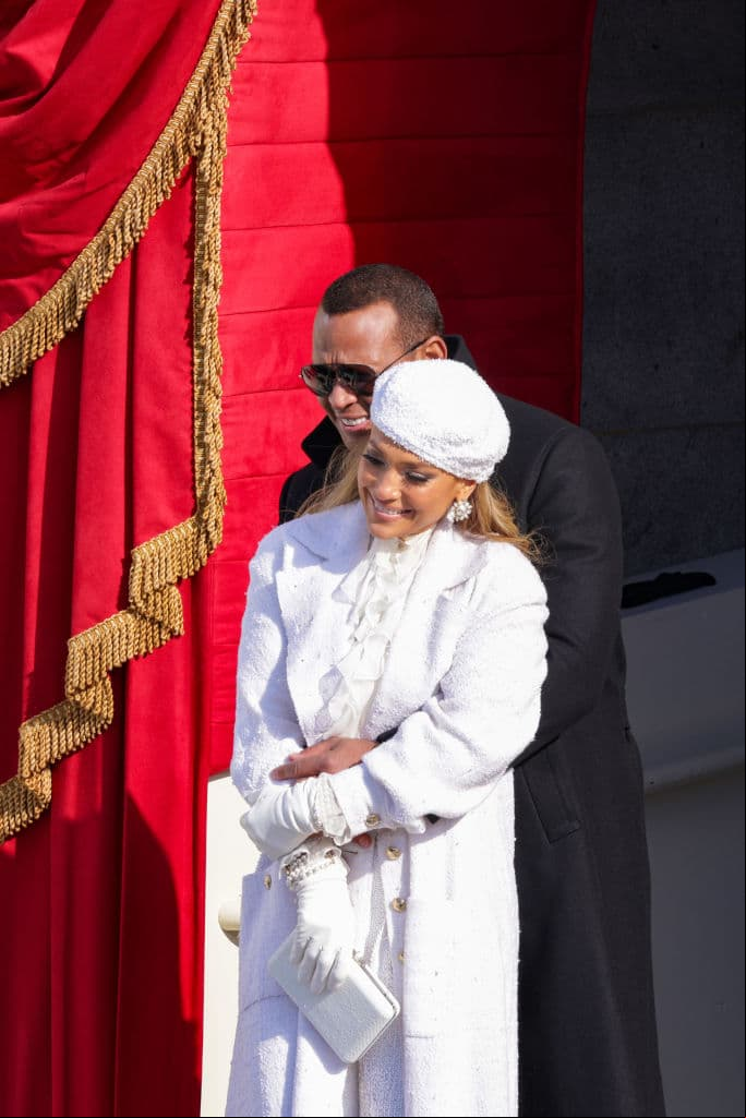 Hace un par de semanas, se ventilaba una supuesta infidelidad de A-Rod con una modelo.