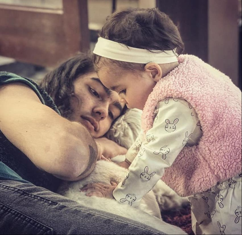 Sergio Mayer Mori junto a su hija Mila
