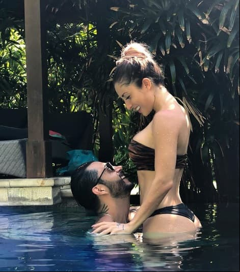 La ex integrante del reality show Acapulco ShoreTania Gattas anunció que se casará este año con su novio Gael, quien le hizo la romántica propuesta en Nueva York. La también conductora espera a su primer hijo.