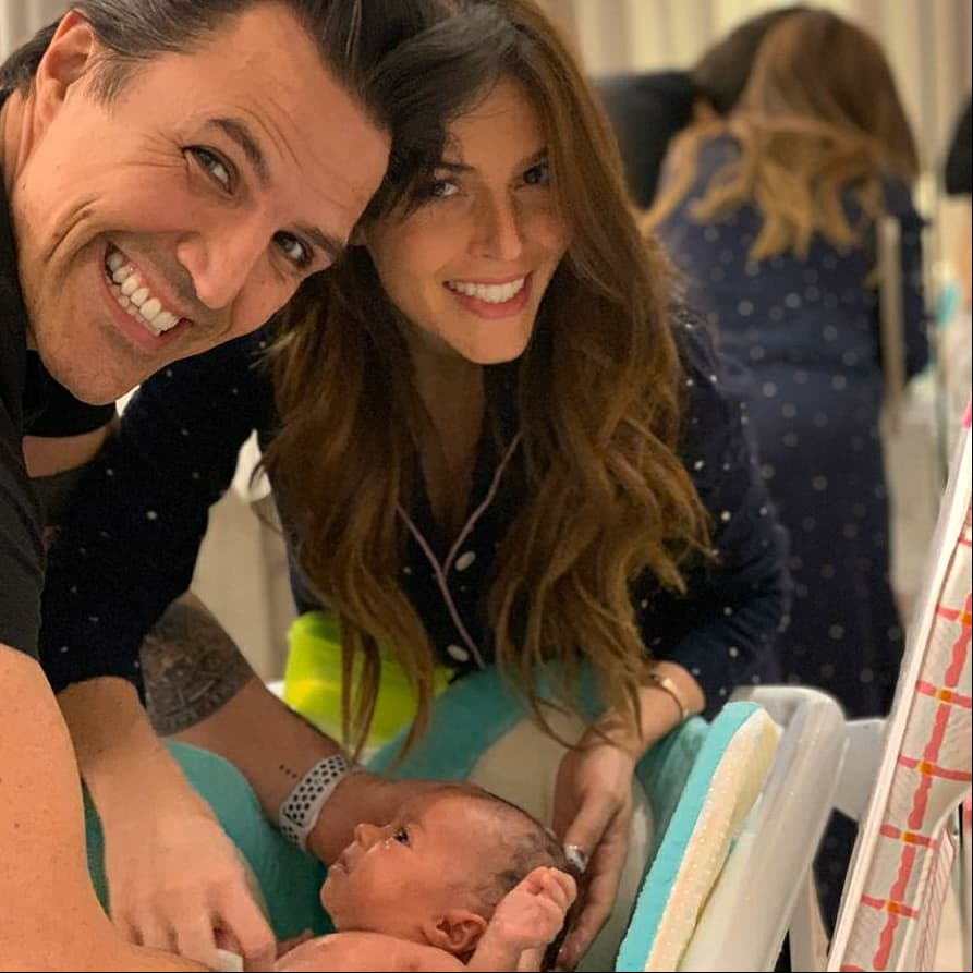 Claudia Álvarez platicó sobre cómo le cambió la vida el nacimiento de su hija Kira al lado de su esposo Billy Rovzar. “Con ustedes el concepto del amor en mi vida cambió... Nunca imaginé poder desbordar mi amor y ser tan vulnerable con alguien sin miedo a ser lastimada... ¡Gracias por nuestra familia es lo más hermoso que he sentido!”.