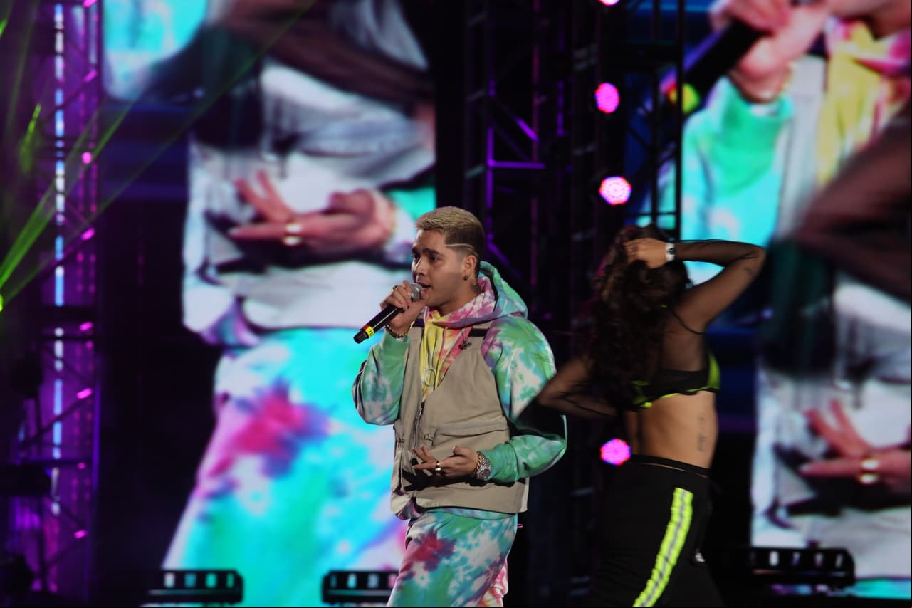 El cantante continuó con "Welcome to the Maza" y "Se Motiva".