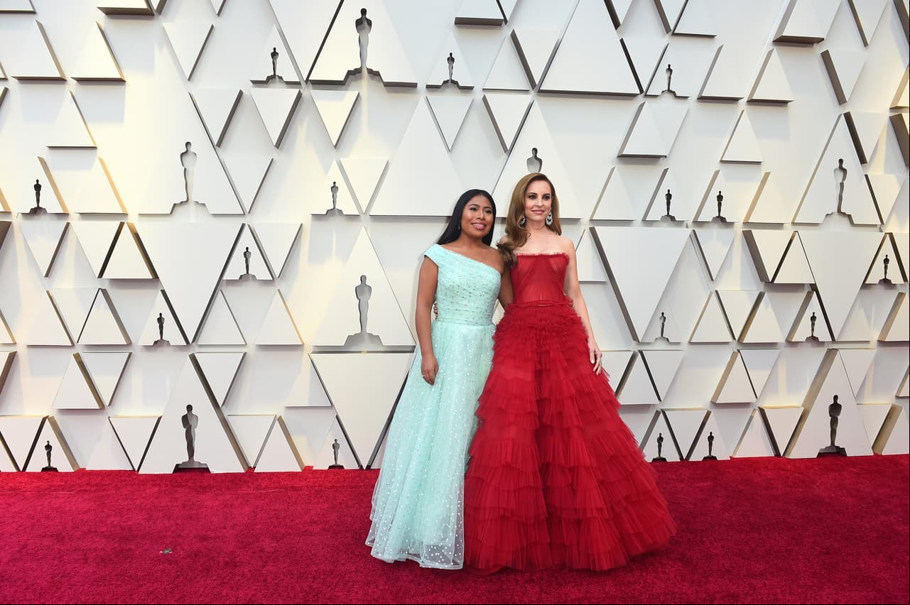 Marina de Tavira portó un vestido rojo del diseñador J. Mendel.