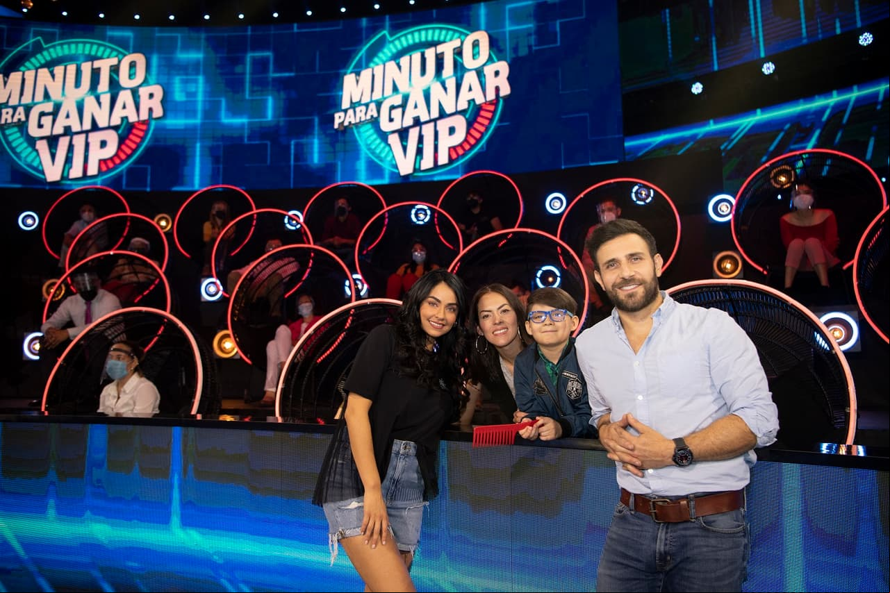 Claudia y Carlos se unieron para ayudar a Nayeli, una madre soltera, quien busca emprender para ayudar a mujeres y hombres que se encuentren en su situación.