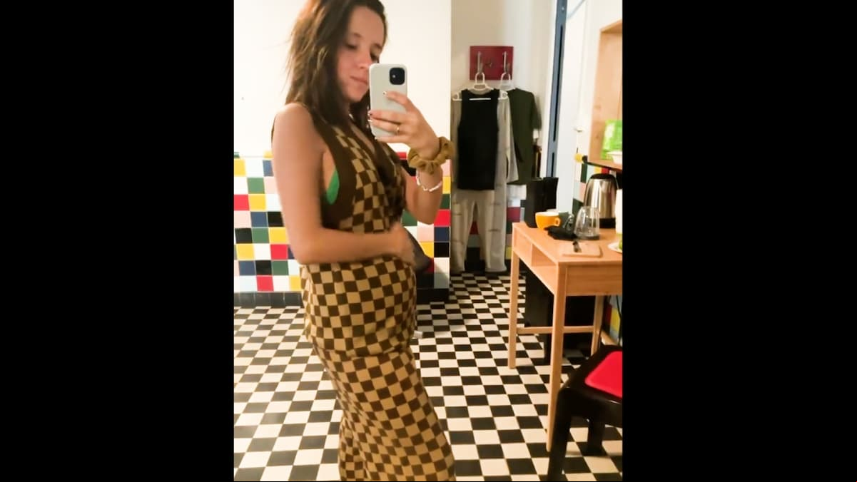“Como Eva está en estado, pensé ‘¿cómo me gustaría que se vistiera ella?’. Ay, se me escapó. Bueno, puede ser que sea una niña”, indicó Marlene Rodríguez, según reportó Telemundo.