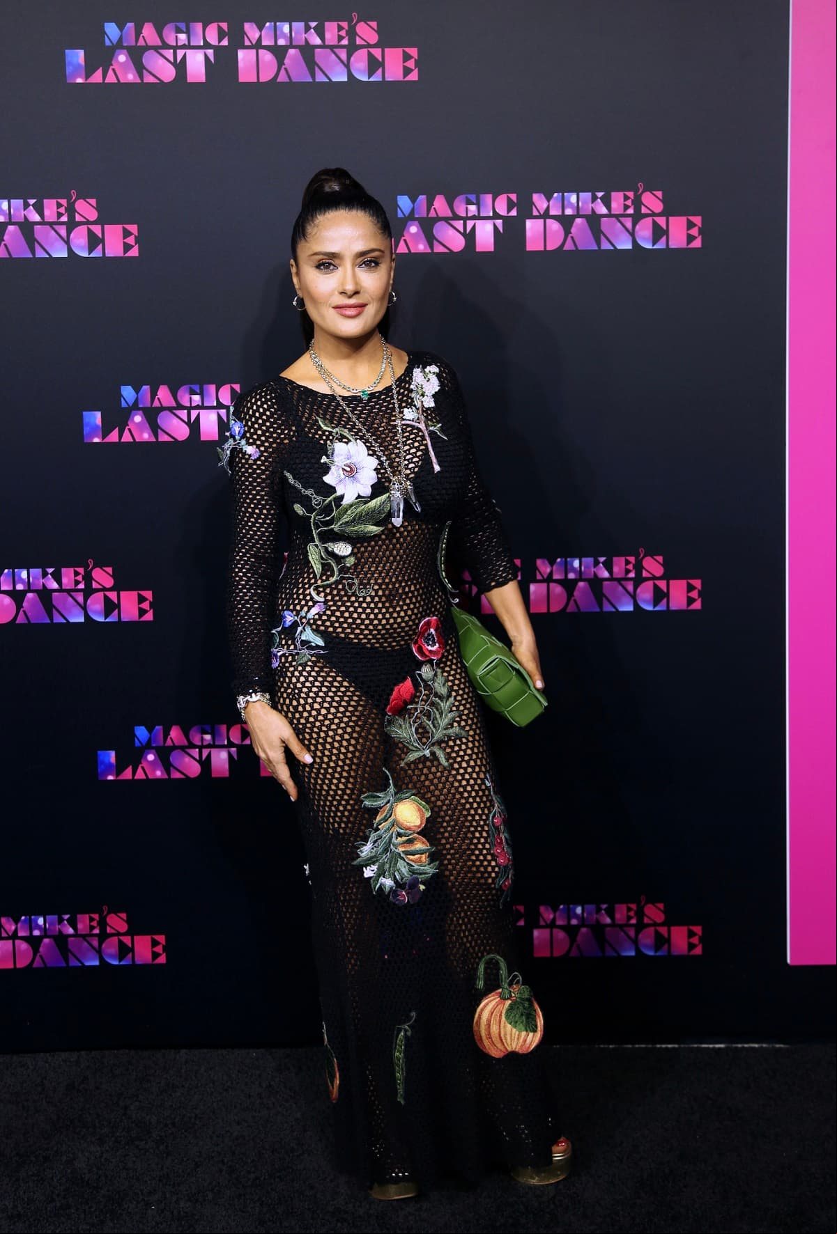 Salma Hayek y el vestido de red que acaparó la conversación en Hollywood