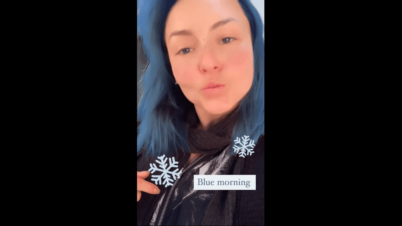Angelique Boyer apareció con el cabello azul