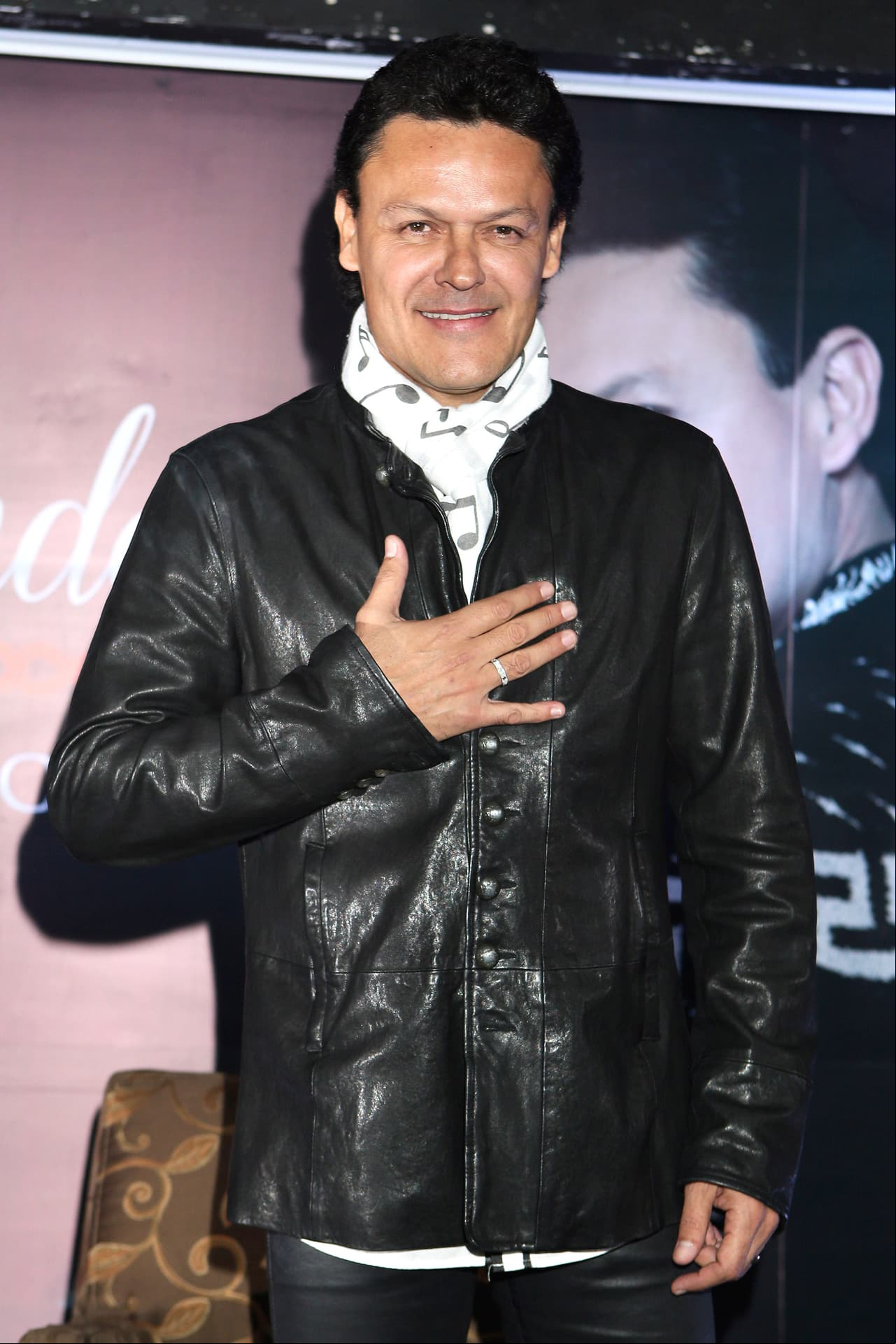 Pedro Fernández no solo es uno de los máximos exponentes del género de regional mexicano, sino un entrañable actor que comenzó su carrera cuando era tan solo un niño. Además de su larga trayectoria en cine y televisión, como en 'Hasta que el dinero nos separe', el intérprete ha sido juez de programas de talento y continúa en la música. Actualmente, Fernández está rodando la serie 'Malverde: El Santo Patrón".