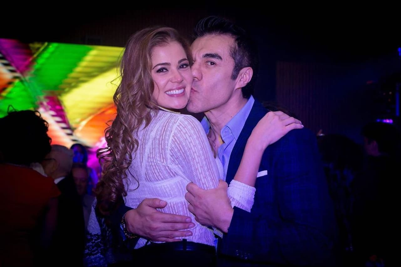 Adrián Uribe presume orgulloso la recta final del embarazo de su novia: “A punto de explotar”