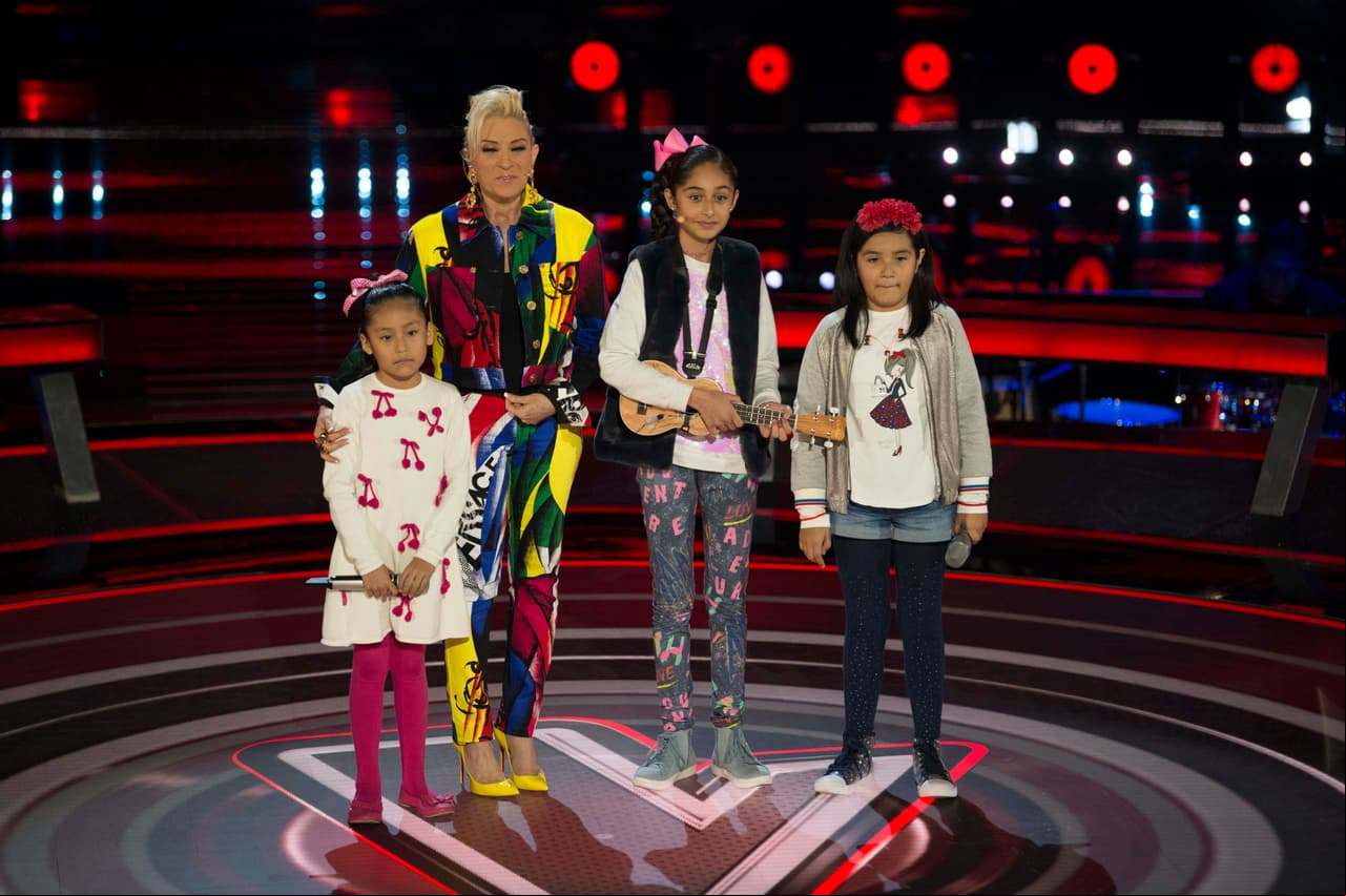 Mónica Plehn, Leila y Huitzillin enternecieron al público con la canción ‘Prometiste’ de Pepe Aguilar.