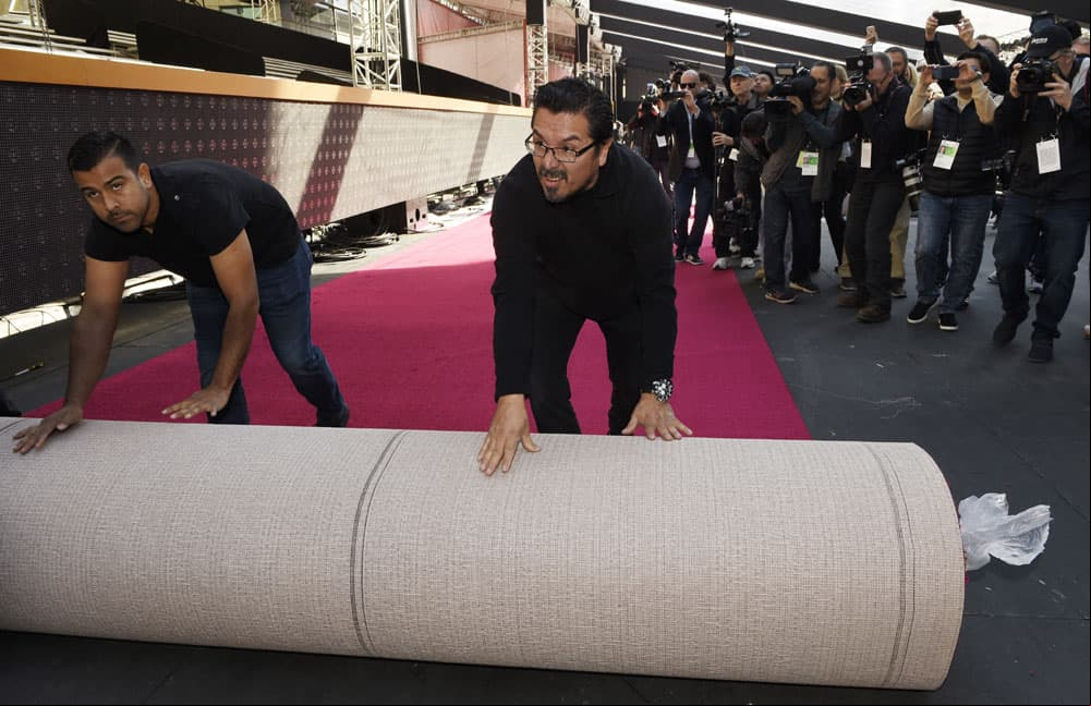 Desde hace 16 años, el tono de la alfombra cambió de rojo a granate.
