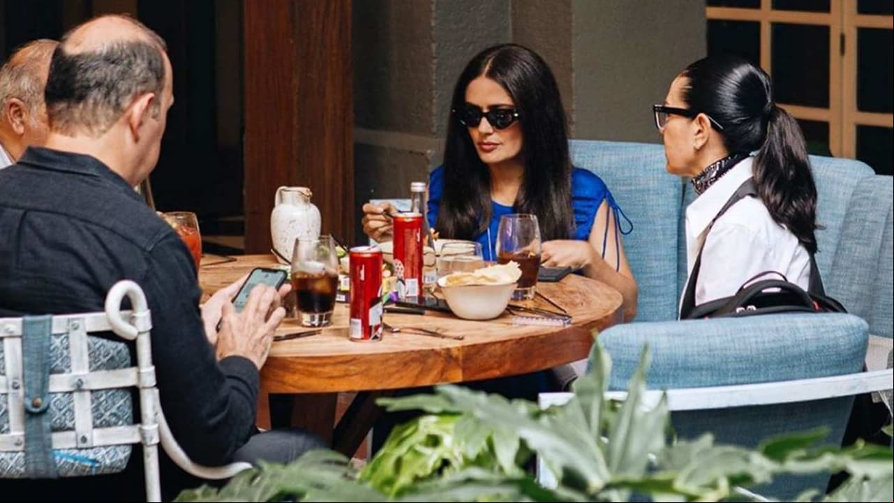 “¡Viva México! Ya llegué”: Salma Hayek disfrutó junto a Yolanda Andrade de un típico platillo mexicano