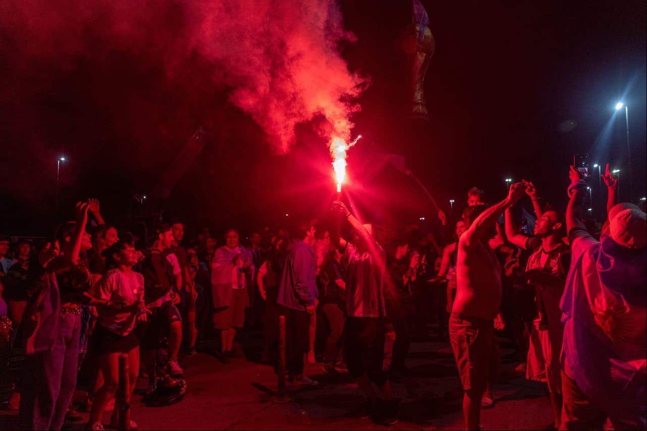 Festejos de la selección argentina en Buenos Aires tras ganar el Mundial Qatar 2022.