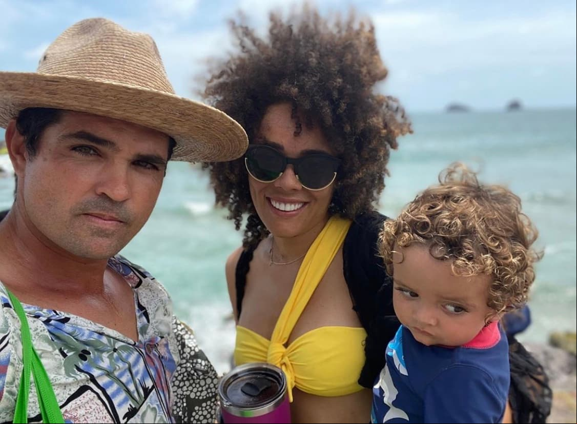 Asimismo, la costarricence publicó otra diapositiva junto a Ferdinando y Tadeo, en la que expresó: "Mis hombrecitos hermosos, los amoooooooo".