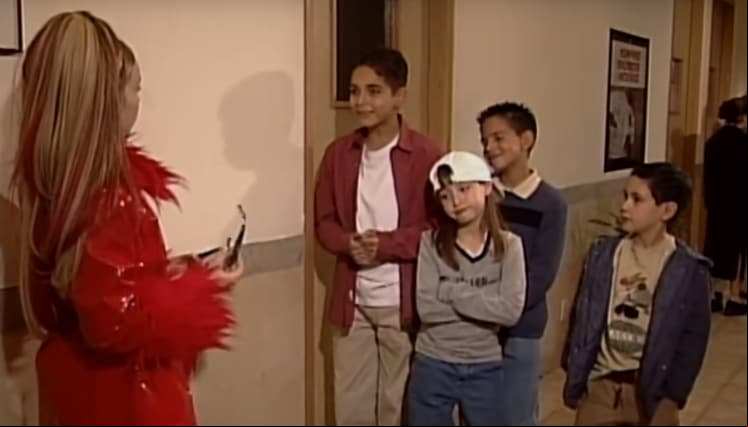 En 2002 se sumó al elenco de 'Cómplices al Rescate', telenovela en la que dio vida a ‘Felipe Olmos’ y a la par, realizó una participación especial en la serie de comedia, liderada por Eugenio Derbez, ‘La familia P. Luche’.