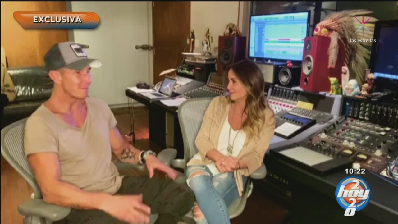Erik Rubín tiene un lugar especial dentro de su hogar: su estudio de grabación, donde además de crear temas para su carrera, ha producido canciones para su primogénita.