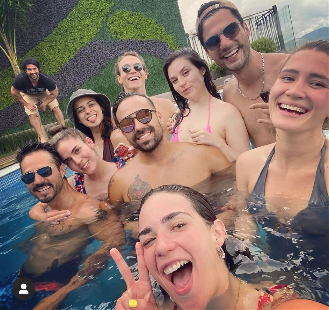 Ambos histriones se conocieron en las grabaciones de 'Te doy la vida', la cual estelarizan junto a José Ron, Eva Cedeño, Jorge Salinas, Erika Buenfil y Omar Fierro, entre otros.