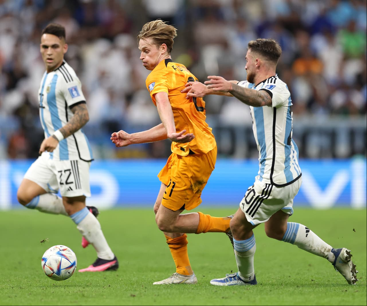 Argentina y Holanda se enfrentaron en tiempos extra y definieron en tanda de penaltis el pase a las semifinales donde la albiceleste consigue el boleto mientras que los Paises Bajos se convierten en el primer equipo que los pamperos eliminan en instancia de tiros de castigo.