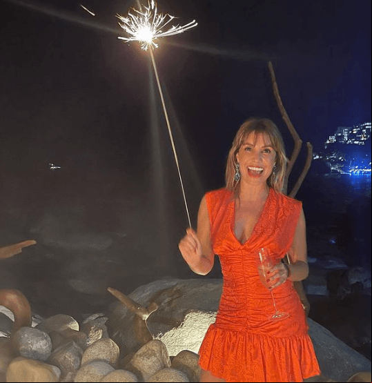Andrea Escalona“Gracias 2021 welcome 2022 ❤️😍❤️😍”, escribió la conductora de Hoy, quien estuvo acompañada de su familia.