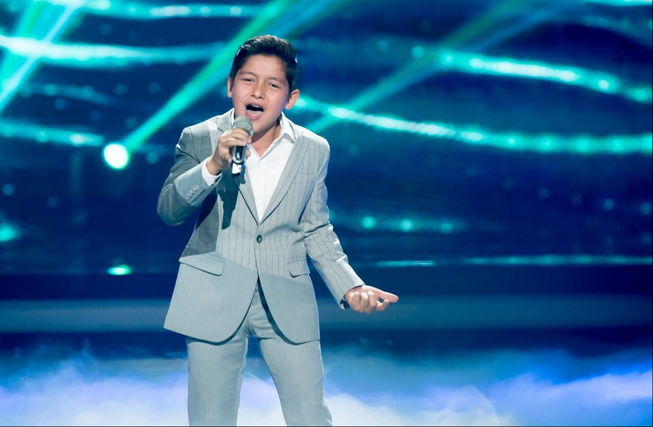Rafael cantó con todo su corazón y hasta el cielo le dedicó a su hermana su interpretación.