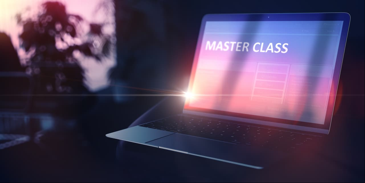 MasterClassSi quieres destacar regalando aprendizaje con figuras reconocidas a nivel mundial existe MasterClass, una plataforma donde se cubren temas como escritura, deporte, cocina, política, economía y diseño de videojuegos impartidas por celebridades como Kevin Spacey, Dustin Hoffman, RuPaul, Gordon Ramsey, entre muchos otros. Actualmente existe una promoción de dos membresías anuales por 4 mil pesos.