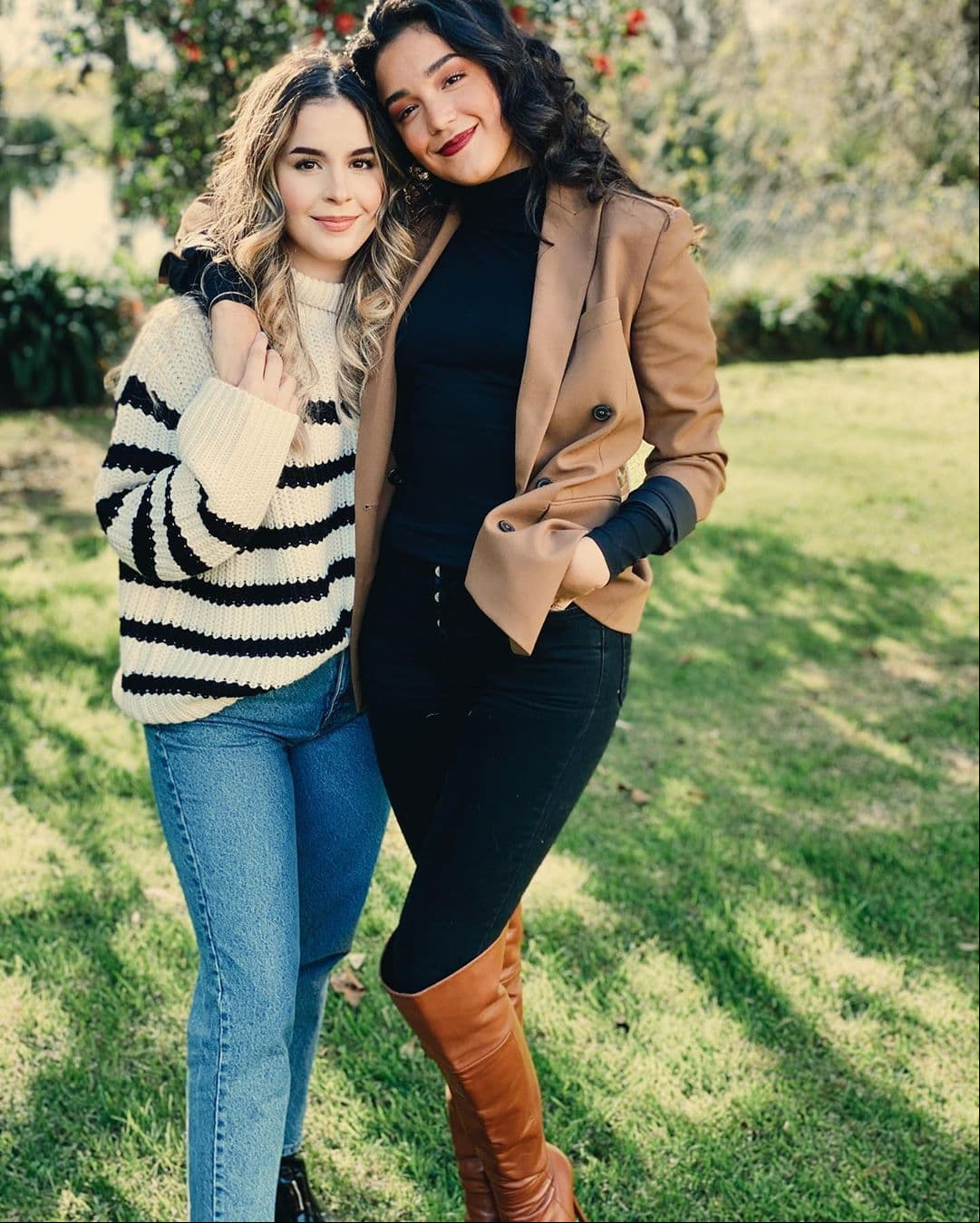 Las hermanas Capetillo Gaytán inauguraron su canal de YouTube el 12 de junio con un video contando 50 cosas sobre ellas, te presentamos las más relevantes.