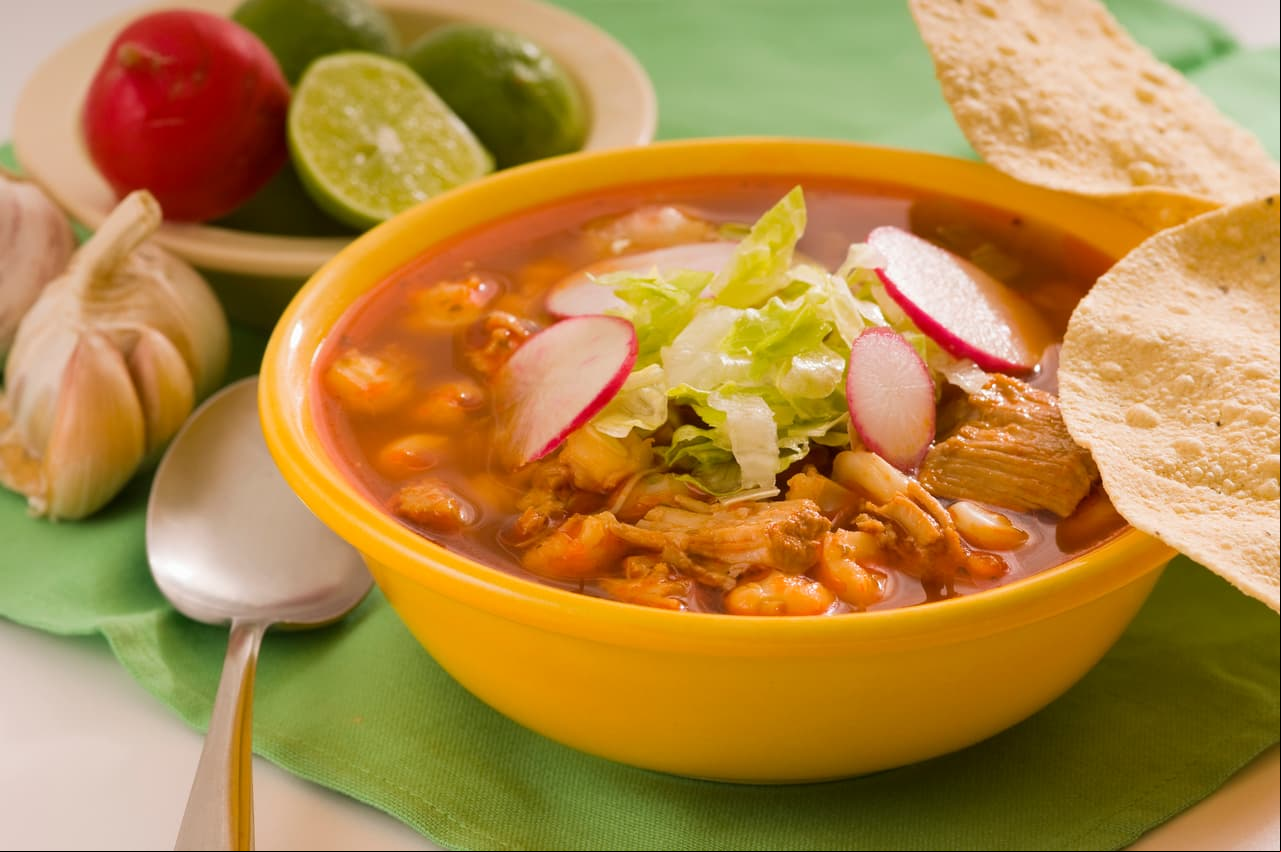 ¿Cómo preparar el mejor pozole rojo? ¡Aquí la receta!