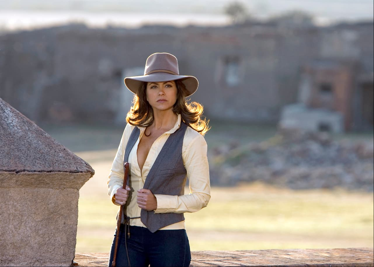 'Soy tu Dueña' es una telenovela mexicana estrenada por primera vez en 2010 bajo la producción de Nicandro Díaz. La historia cuenta con las actuaciones estelares de Lucero, Fernando Colunga, Gabriela Spanic, David Zepeda, Silvia Pinal, Ana Martín, Alejandra Procuna y Rossana San Juan, entre otros.