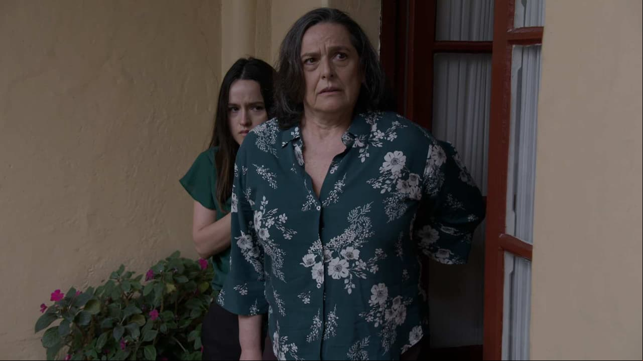 Darío amenaza a Clara y a Nieves