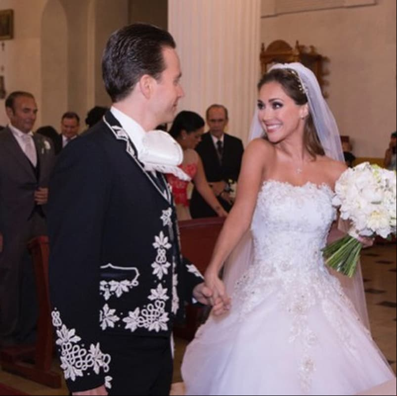 En 2012 se dio a conocer su romance y tres años más tarde se casaron en Chiapas.