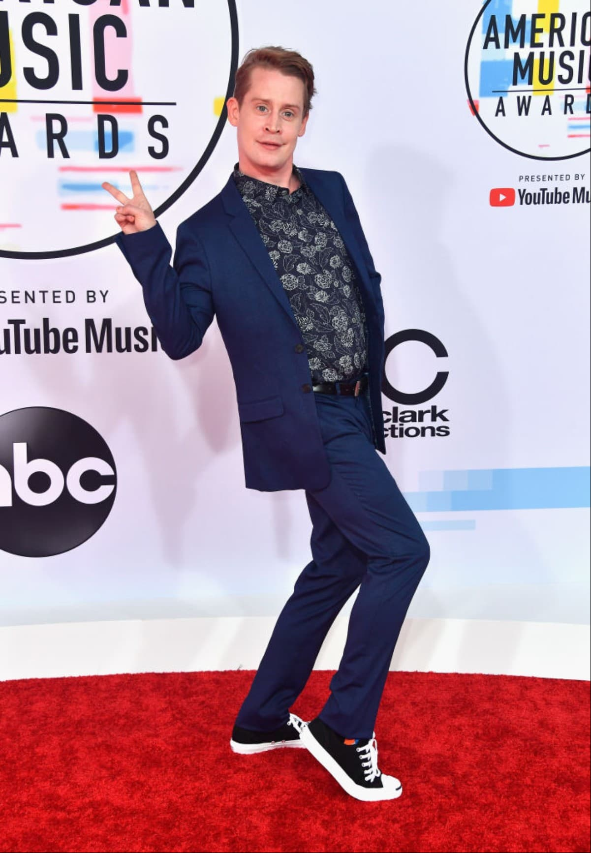 Macaulay Culkin de ‘Mi Pobre Angelito’ impacta como modelo de Gucci; mira su outfit