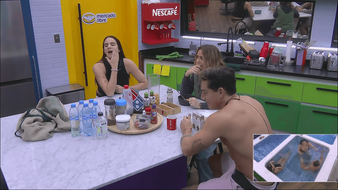 Gala y Agustín reacciónan a los cantos de Gomita y Ricardo Peralta