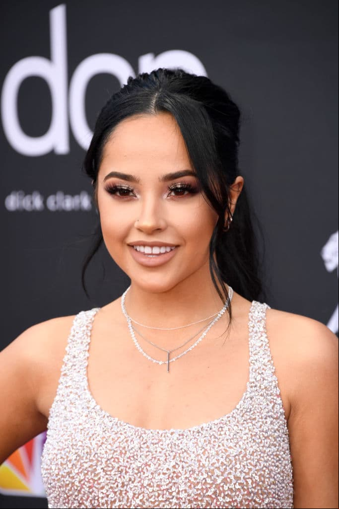 Su nombre artístico hizo suponer a sus seguidores que la cantante de 'La Tusa' y Becky G son hermanas, pero no es así.