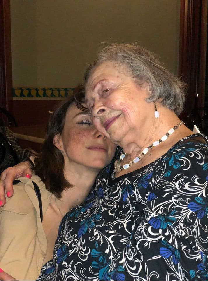 Natalia Téllez mostró su lado amoroso junto a su abuela