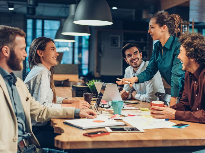 El mayor reto para las mujeres Leo es aprender a reciclar su creatividad confiando en el talento de otros. Confiar en sus amigos, socios y pareja para darse un descanso y renovar su vitalidad.