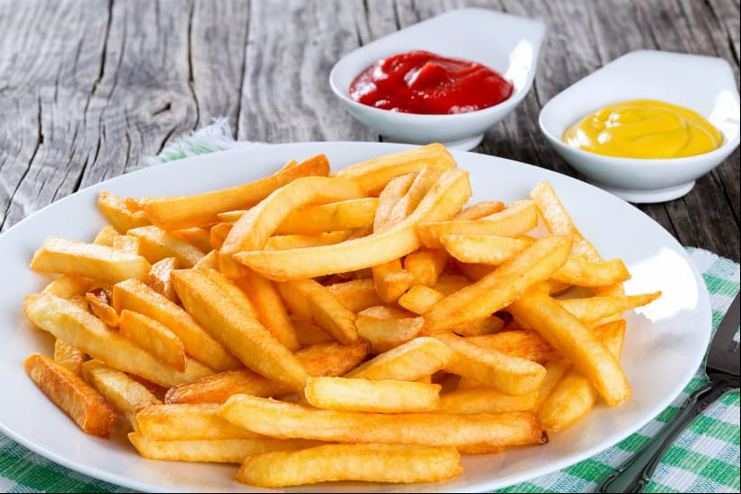 Alimentos fritos. Cualquier tipo de grasa impulsa los niveles de estrógeno, lo que provoca fuertes cólicos.