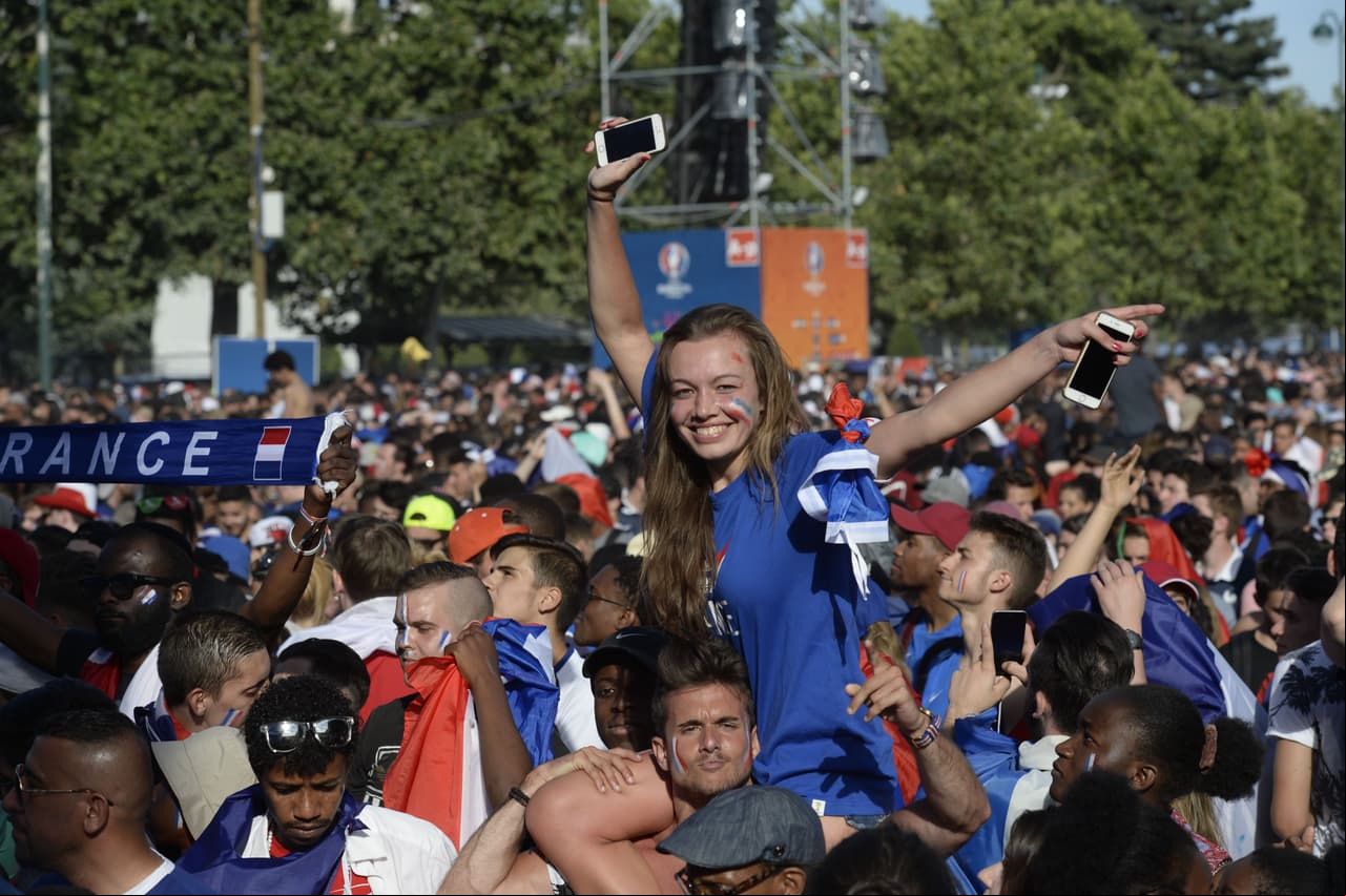 Ellas dieron el toque bello en la final Portugal vs. Francia durante la Eurocopa 2016.