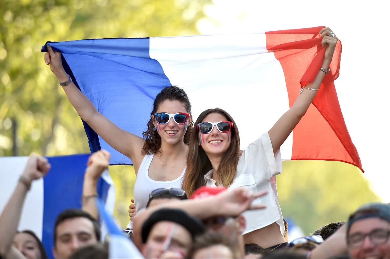 Ellas dieron el toque bello en la final Portugal vs. Francia durante la Eurocopa 2016.