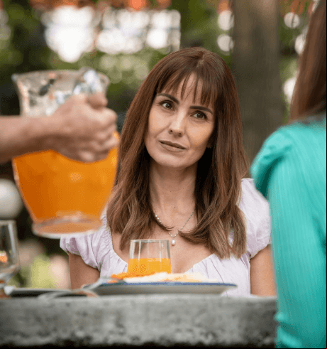 Mientras que Alejandra Barros irá viendo su salud deteriorarse.