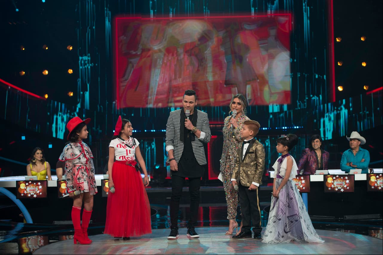El cantante Flex, también conocido como Nigga, fue el invitado de la noche y aprovechó para cantar su éxito "Te Quiero" junto a los pequeños cantantes.