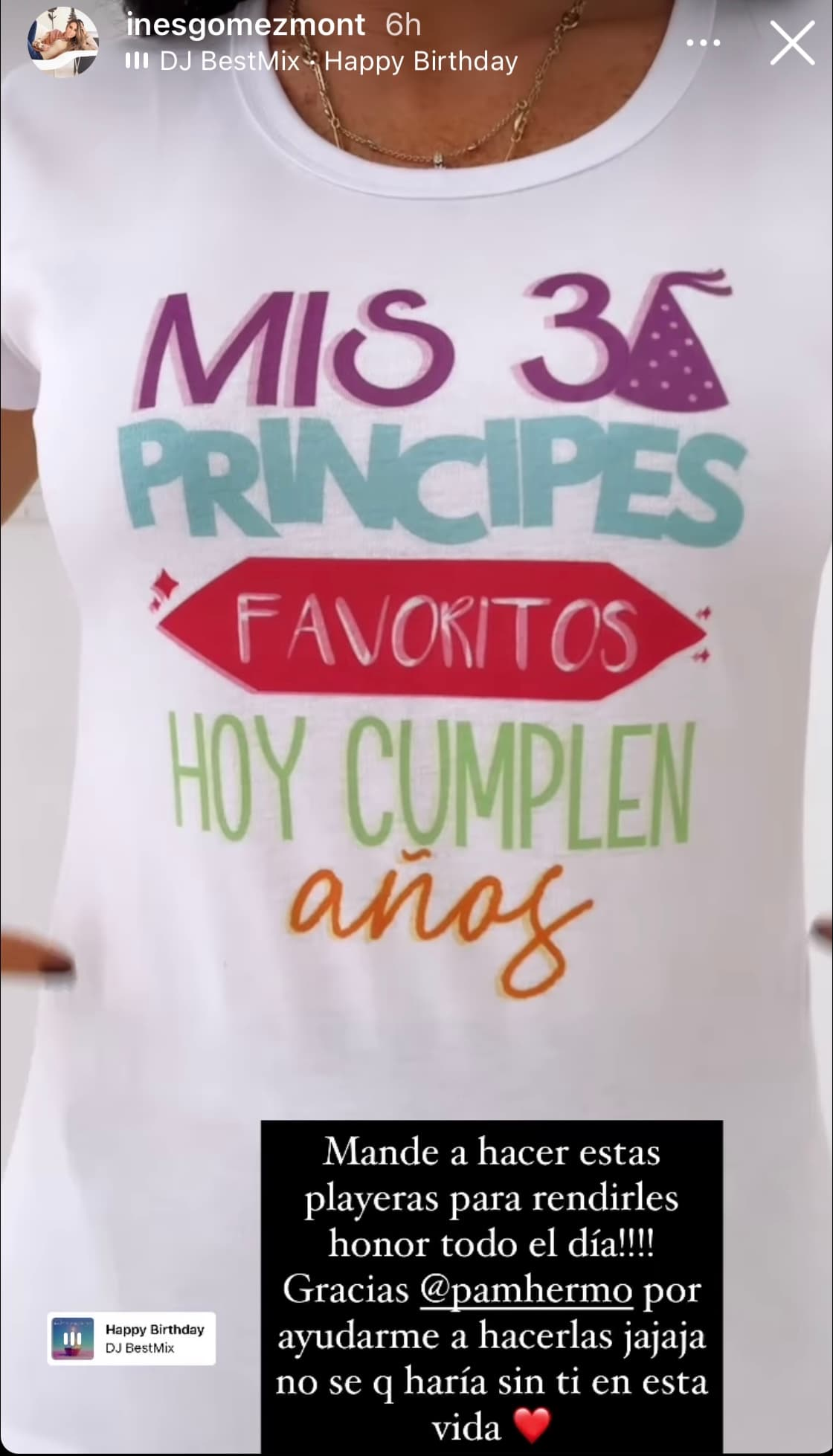Horas más tarde, Gómez Mont mostró las playeras personalizadas que todos usaron para celebrar a los festejados. La encargada de hacerlas fue la organizadora de eventor Pam Hermo, quien en varias ocasiones ha estado a cargo de las fiestas de la familia.